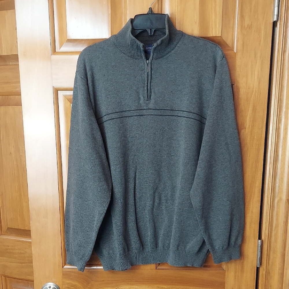 * Arrow Gray Quarter Zip Heavy Sweater Ribbed Cuffs and Hem, Size XL, Like New